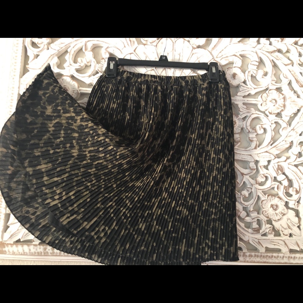 H&M leopard skirt